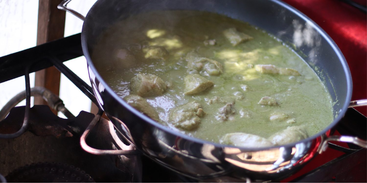 mole verde in pan